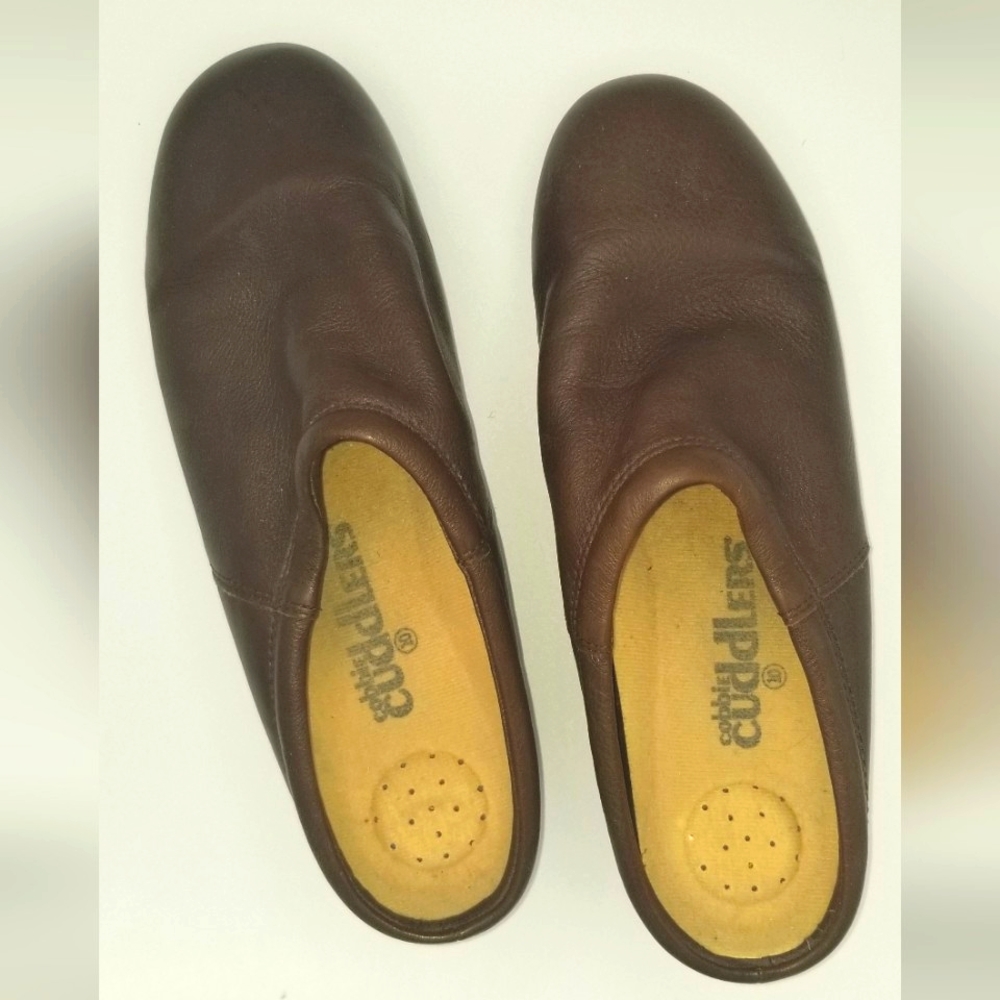 Size 10 Brown Cobbie Cuddlers slip on shoes